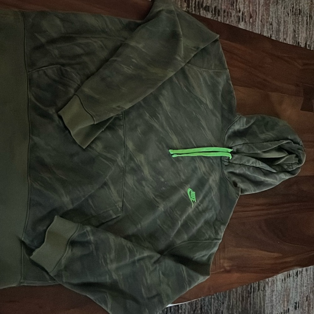 Men’s large Nike camo hoodie